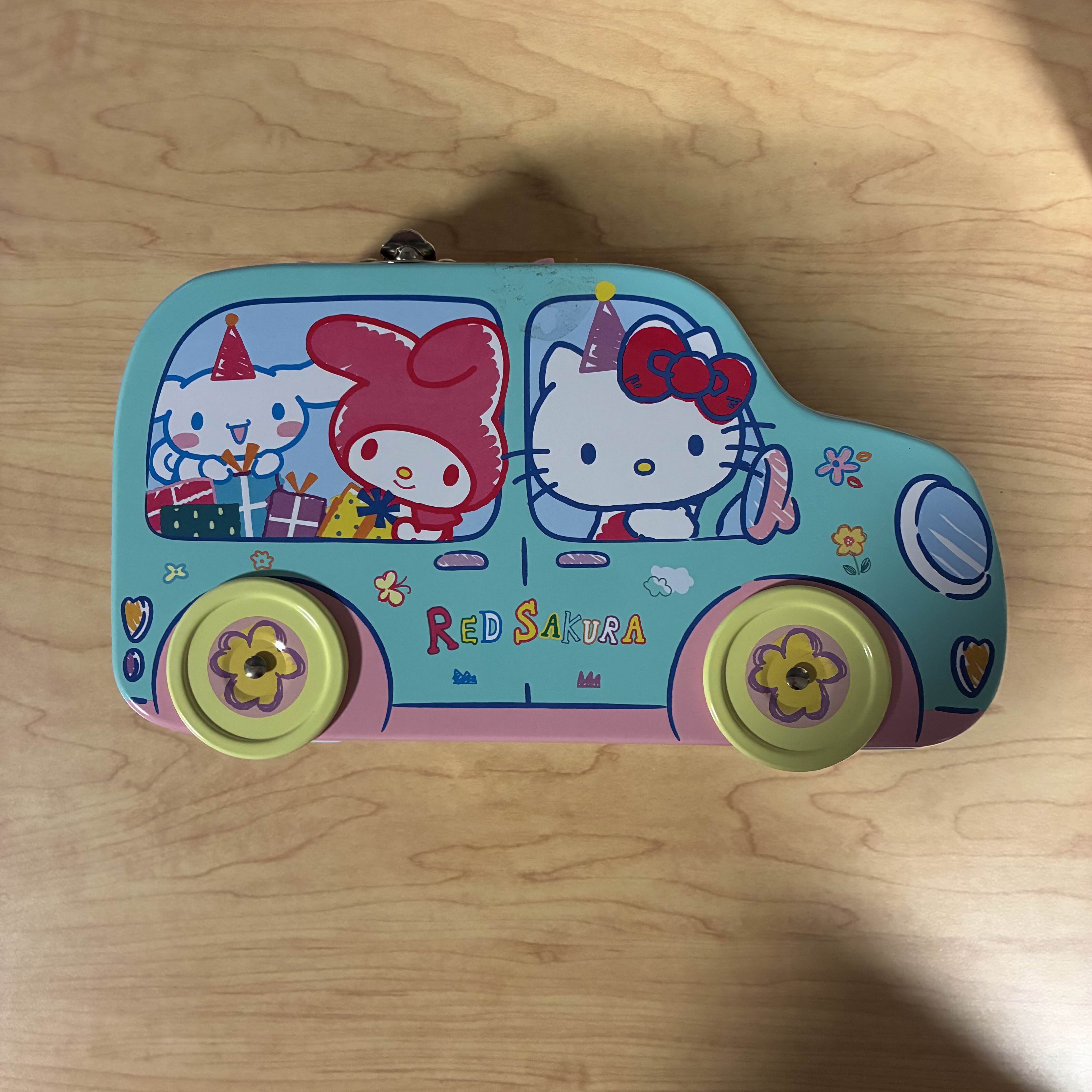 This is the sound of me dropping coins into my metal coinbox.<br><audio controls src='/audio/coinholder.mp3'></audio>