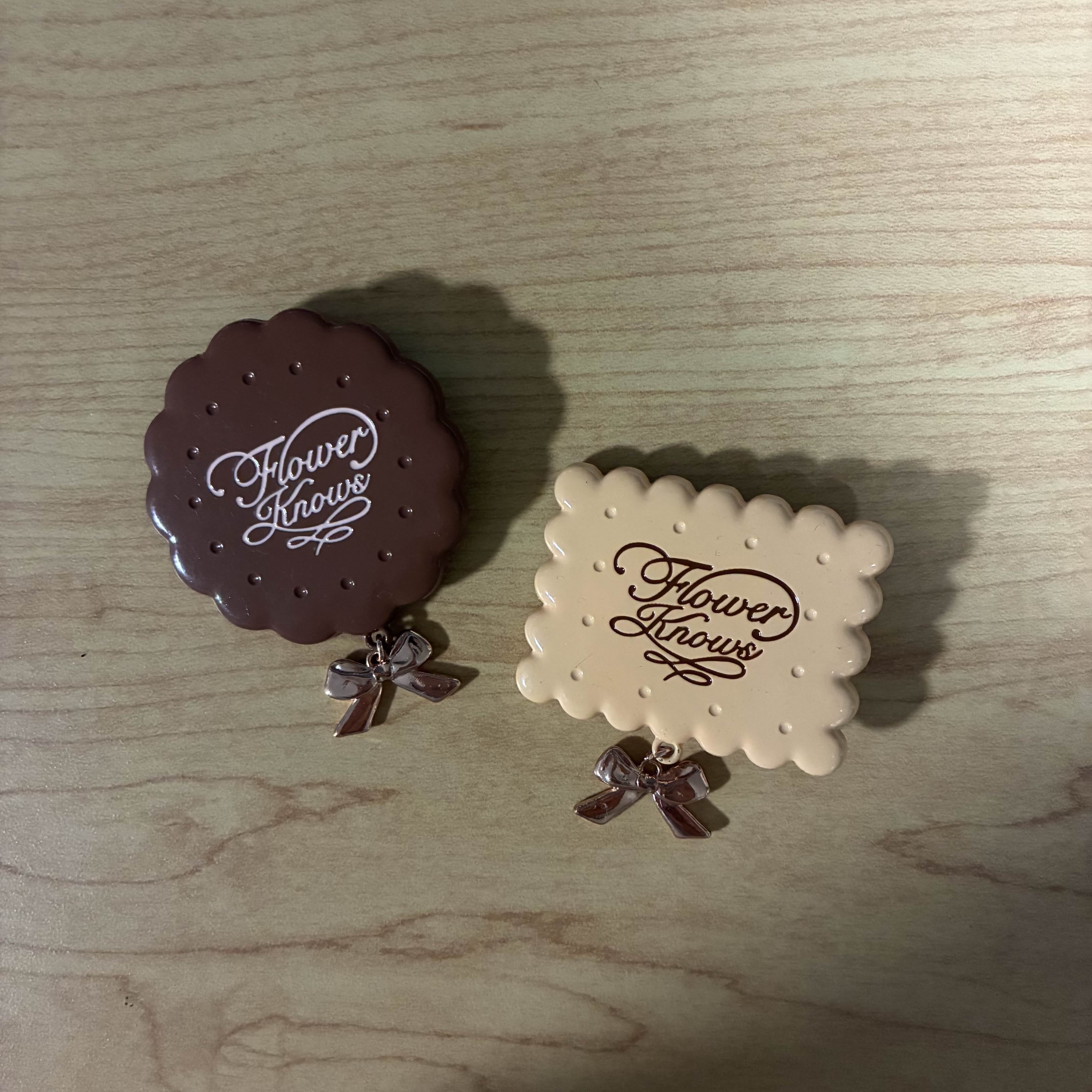 This is the sound of my metal hair clips jingling and opening and closing.<br><audio controls src='/audio/Metal hair clips.mp3'></audio>